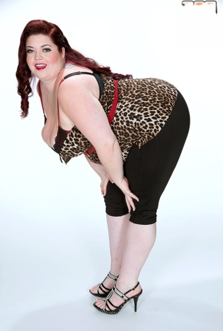 Trinety Guess star hot archive