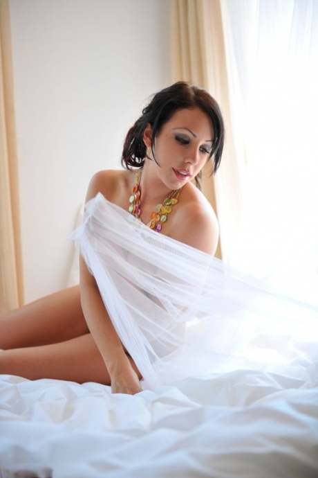 Nina Leigh free actress image