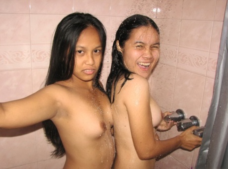 doccia asiatica erotico pornografico collezione