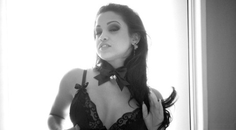 Abella Anderson nude actress image