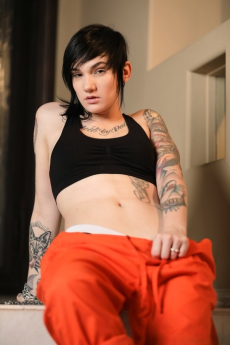Nikki Hearts hot model img