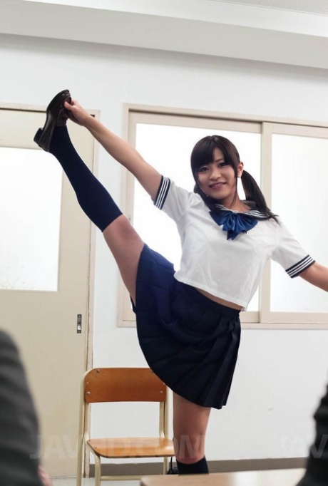 Aika Hoshino hot model picture