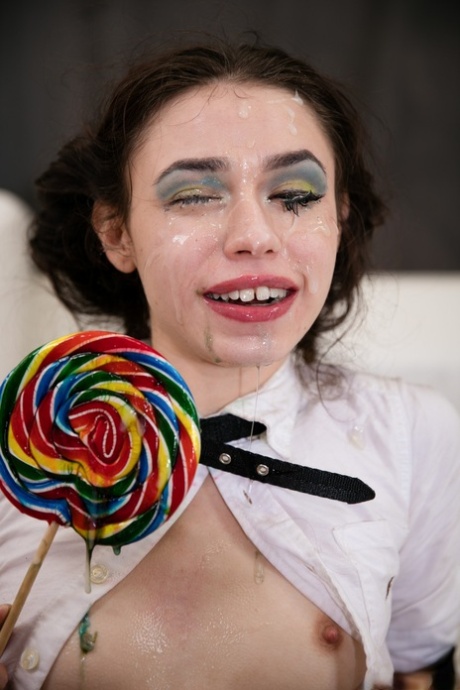 bukkake adolescente porno desnudo foto