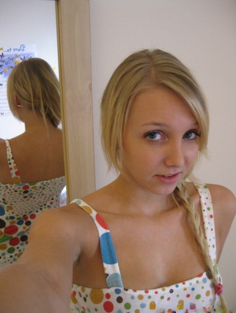 Elle Blue xxx model photo