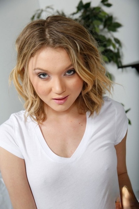 eye contact hot sexy pics