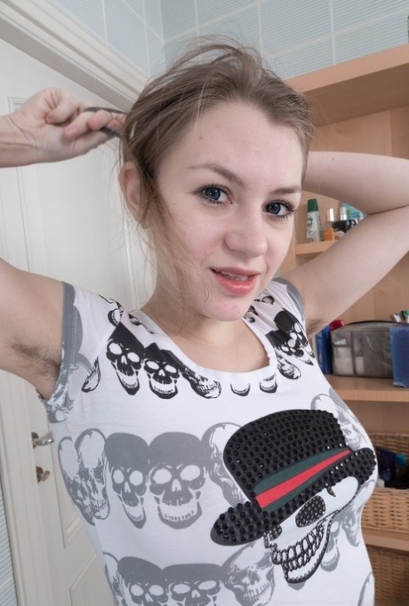 Kira Star hot model pics