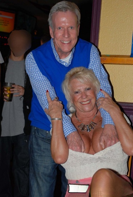 tetas de abuela vieja perfecto caliente imágenes