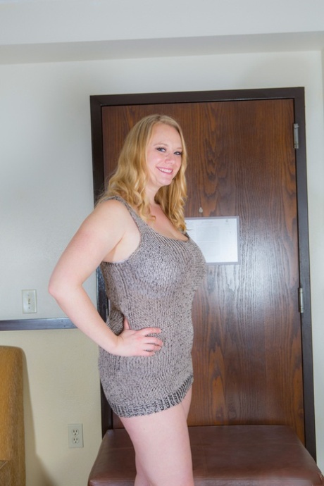 chubby cleavage nudes pictures