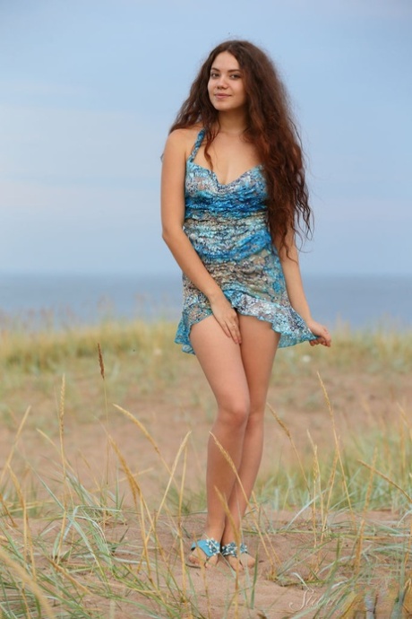 kalpea brunette alaston seksiä img