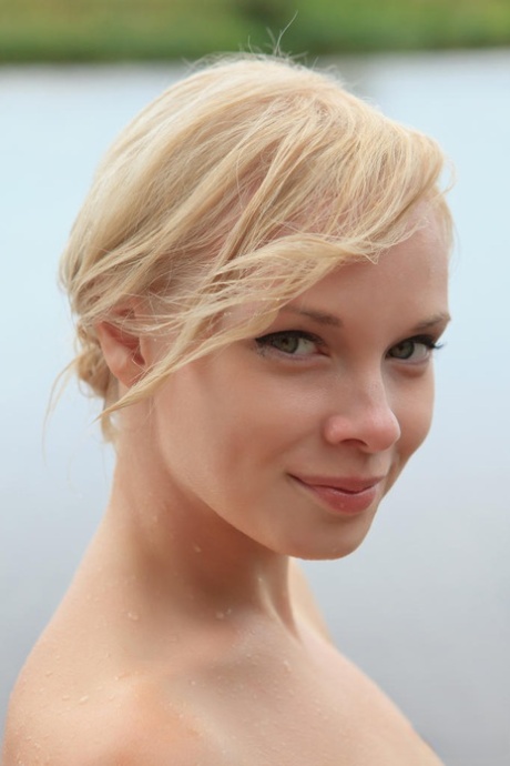 Feeona Ahe model perfect photos