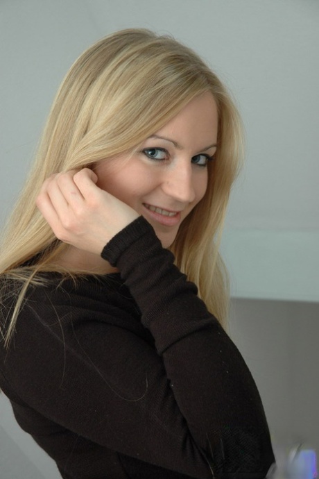 Kiss Kristin nude model pictures