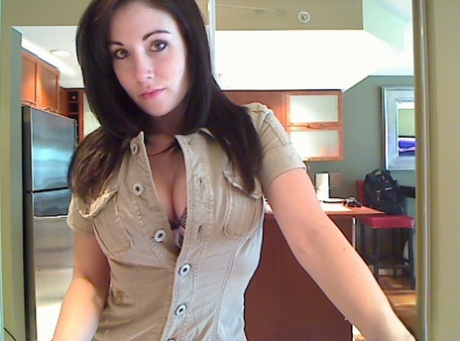 Sweet Krissy sexy star image