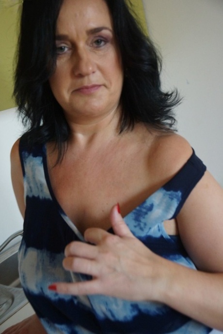 chubby mature xxx image