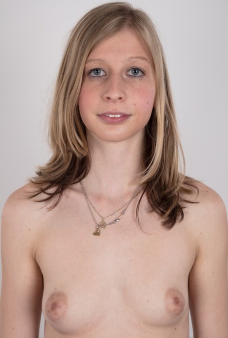 adolescente checa arriba desnudo imagen