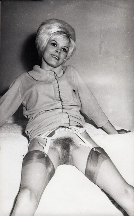 gammal hårig mormor nudes hd arkiv