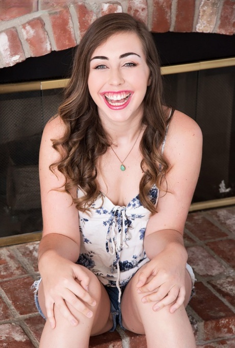 Lexi Lovell pornstar naked img