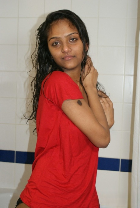 Divya Yogesh model pornographic picture