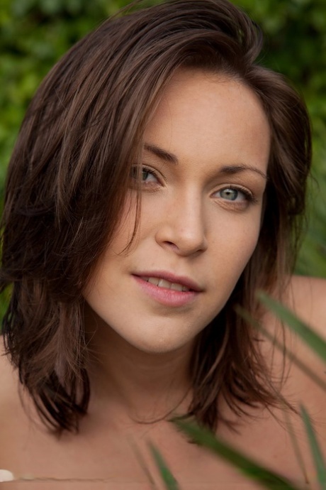 Sophia Eh high quality actress images