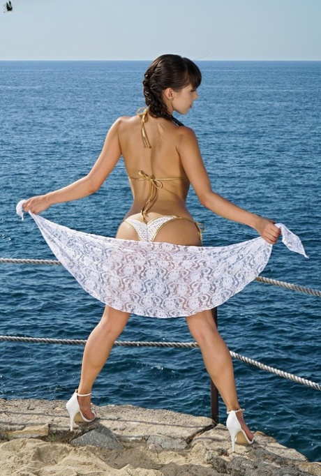 brazilski bikini besplatni goli slike
