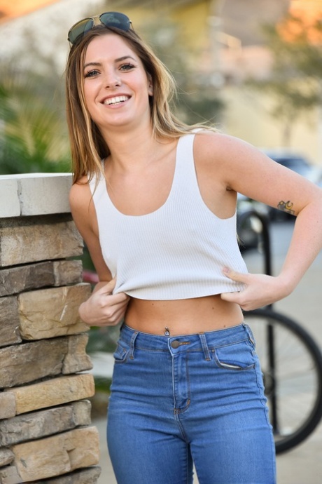 Summer Brooks erotic pornstar pictures