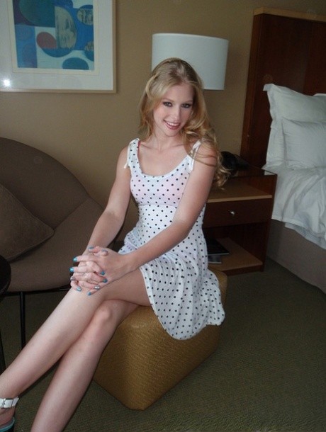 Avril Hall erotic actress photos