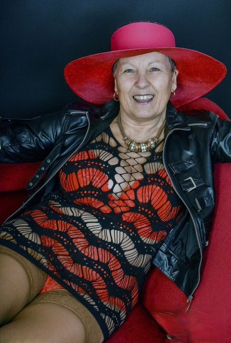 oma upskirt prachtig topje afbeeldingen