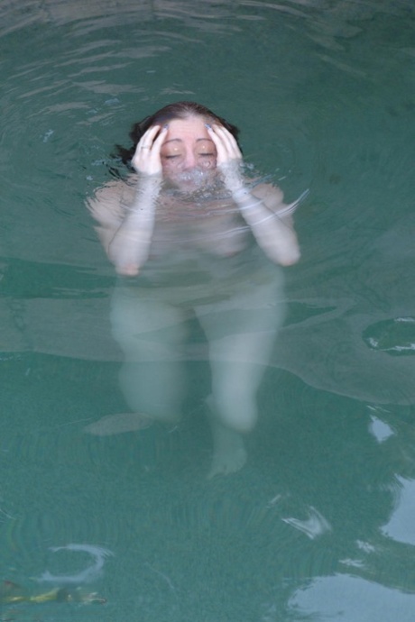 sous leau xxx jolie des photos