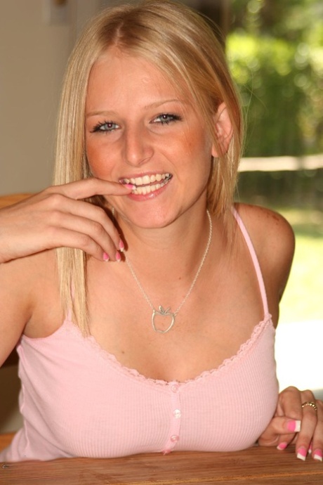 blonde amateur heet pornografisch galerijen