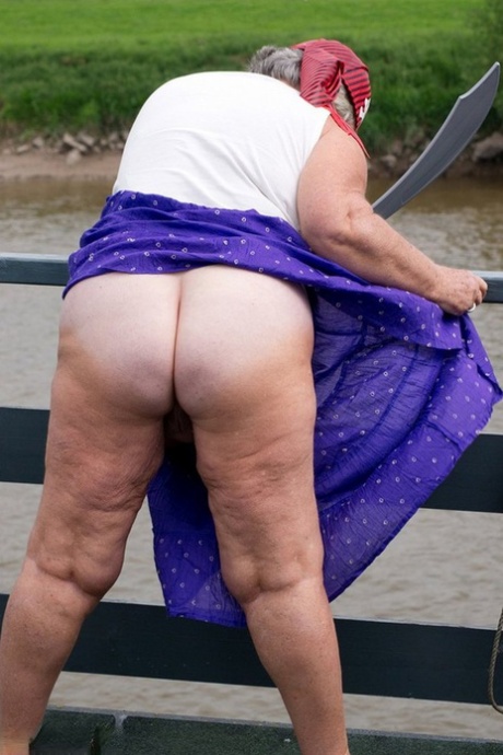 bestemor under skjørtet eksklusiv hd foto