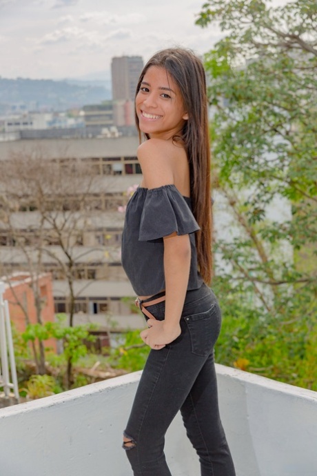 Karin Torres hd model image