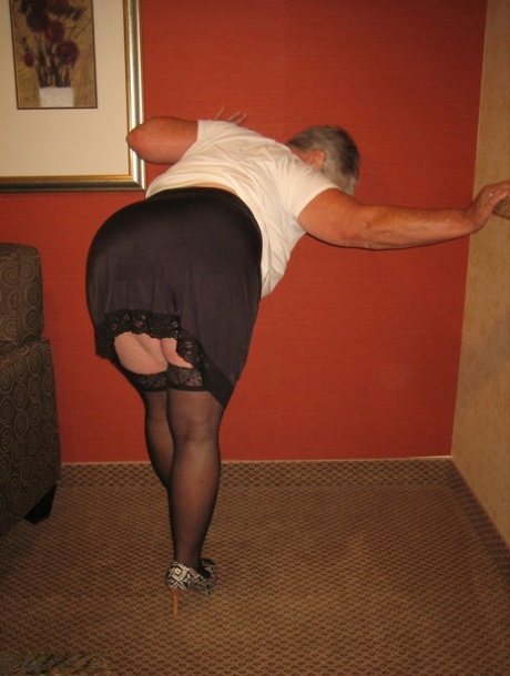 falda de abuelita erótica exclusiva fotos