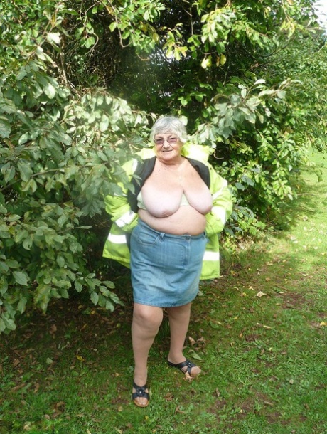 ssbbw granny art xxx archive