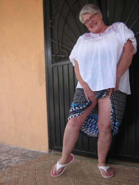 baka ispod suknje seksi gole fotografije