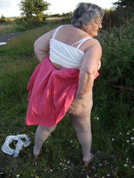 abuela bajo la falda xxx agradable foto