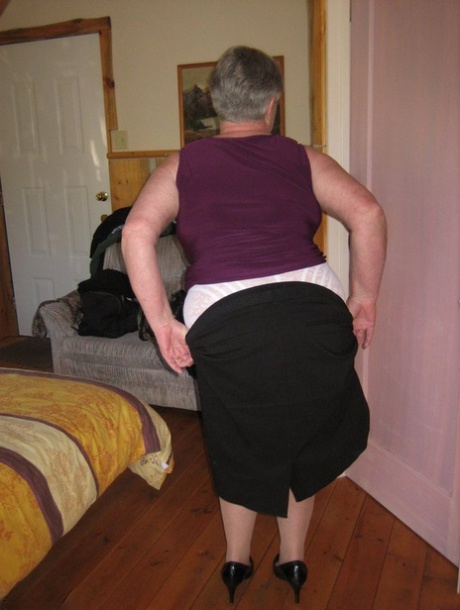 abuela desvistiéndose arriba gratis galería