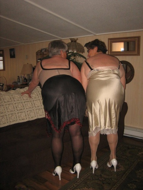 oma rok naakten perfect foto