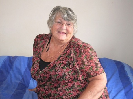 Grandma Libby nude pornstar image