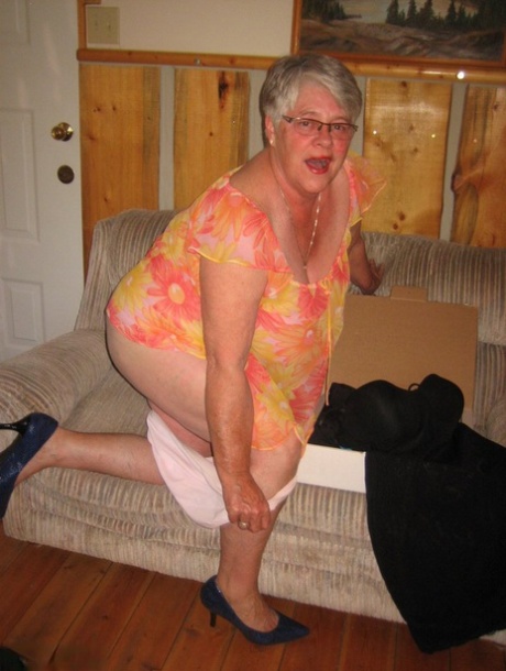 nenek mungil seni porno img