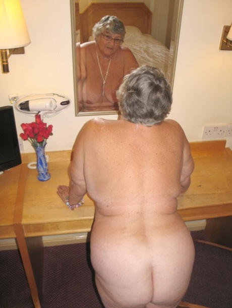 nenek berpantat gendut porno gambar