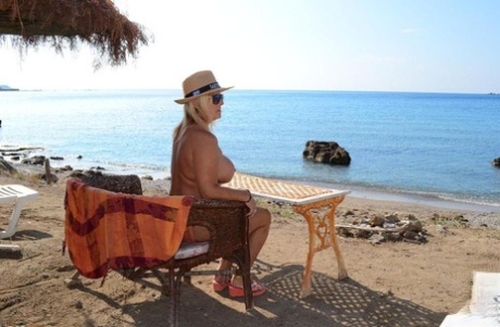 granny beach pornos pic