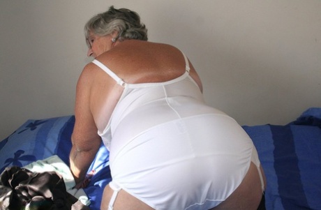 ropa interior de abuela desnudos gratis imagen