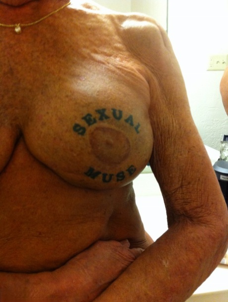 pelirroja rizada desnudo caliente imágenes