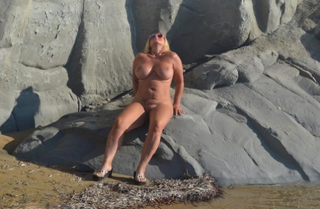 mature beach hot sexy galleries