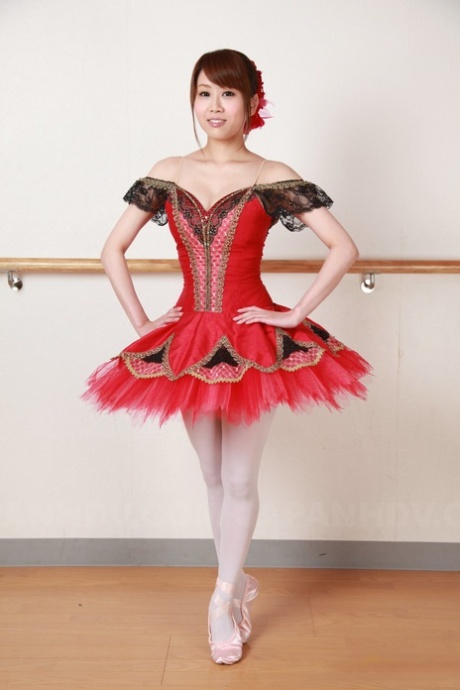 Ririka Suzuki star art photos