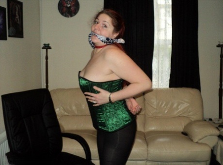 BDSM con curvas hermosa erótica archivo