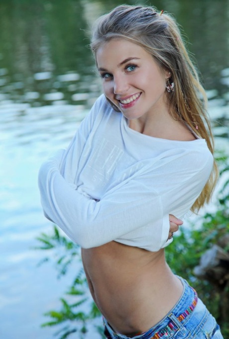 Teen Lola 18 hd model picture