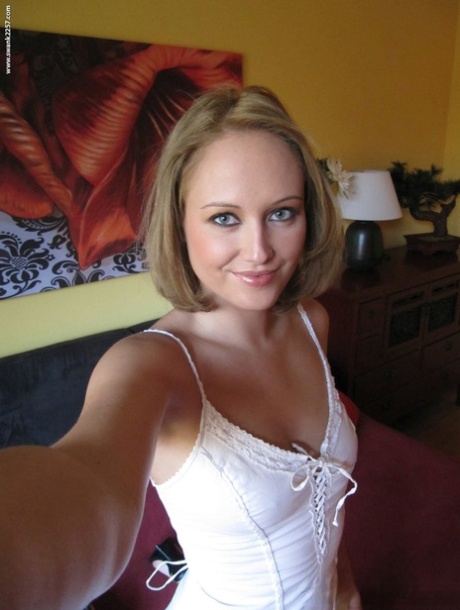 selfie de tetas pequeñas desnudos pornograficos imágenes