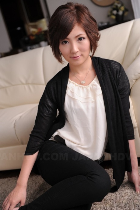 Kaede Oshiro nudes model pics