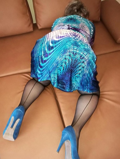 bedstemor bøjede sig forover varm sex pic