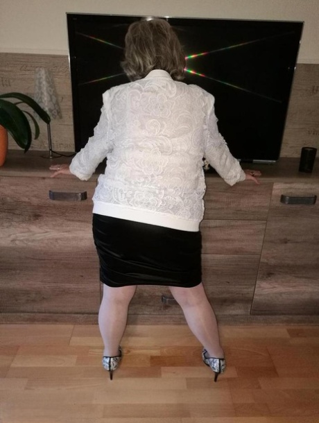granny skirt free nude images